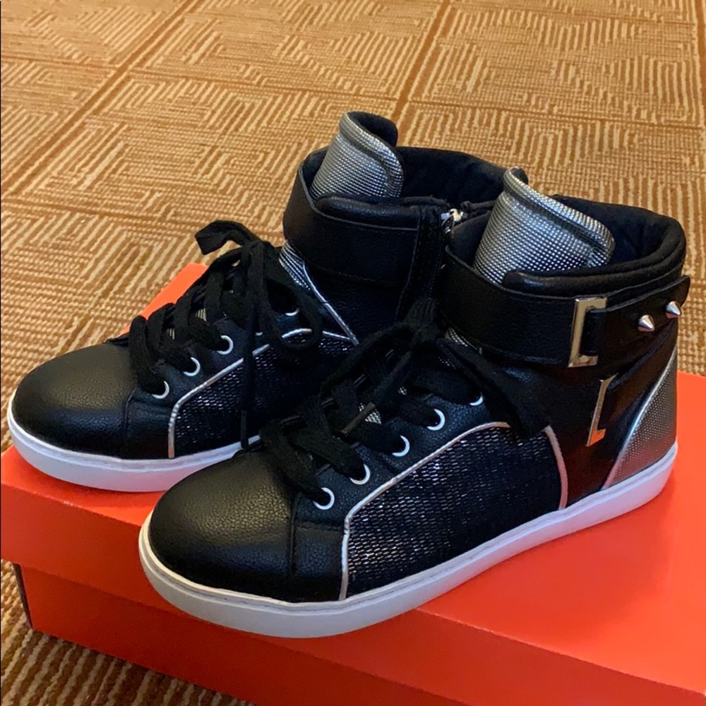 GUESS Hight Top Woman SneakersSize 6.5M